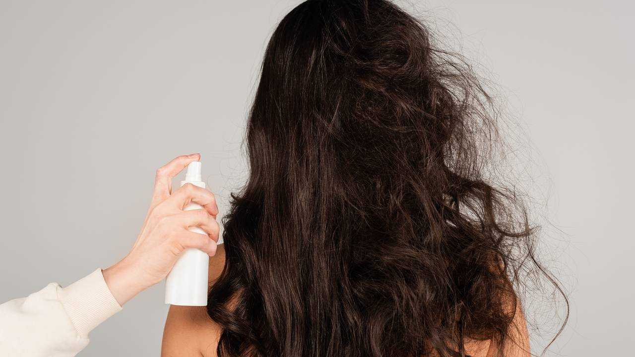 Как часто можно использовать спрей для волос: полный гид по применению для разных типов волос и видов средств